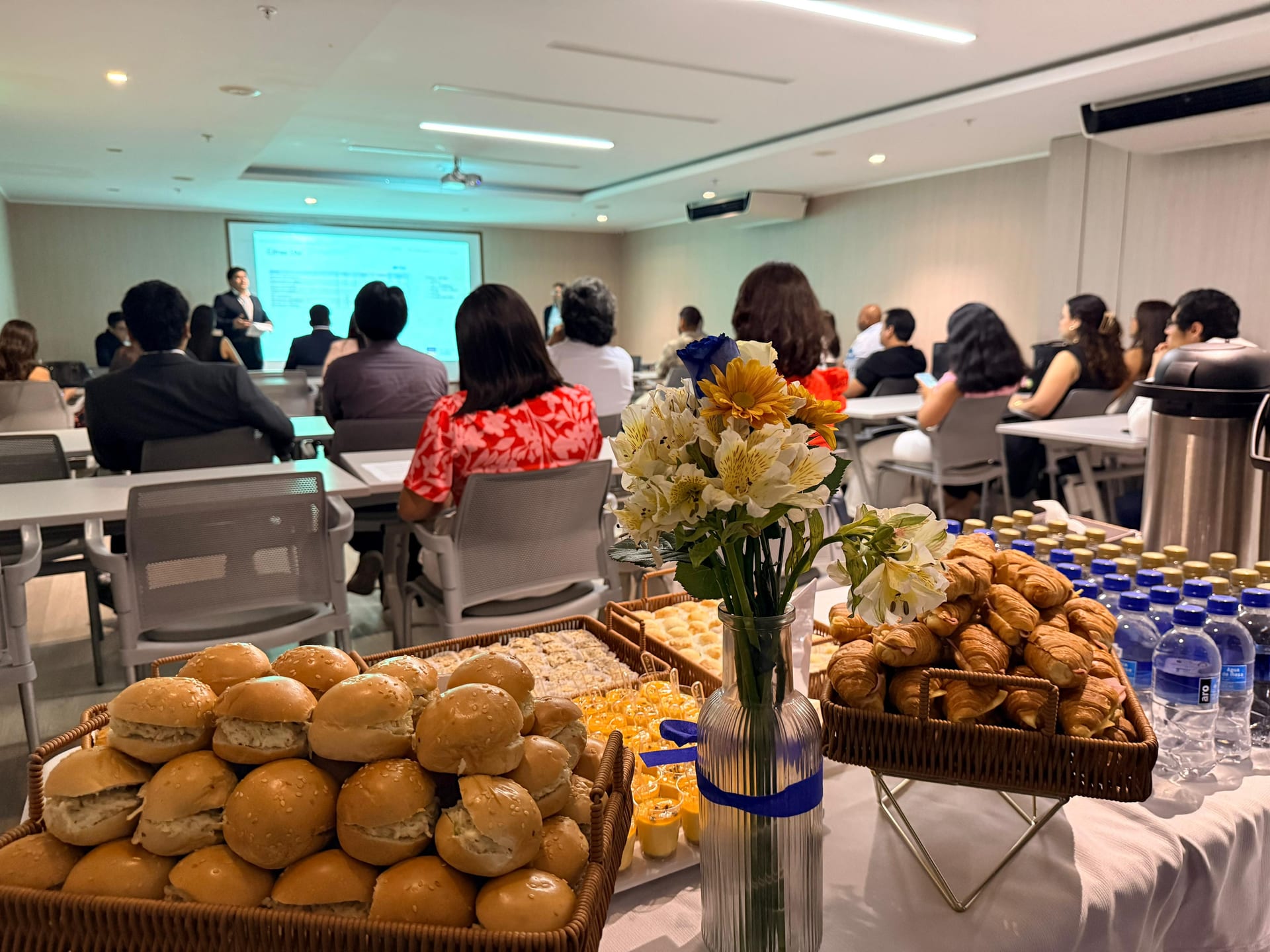 Bocaditos en evento con auditorio